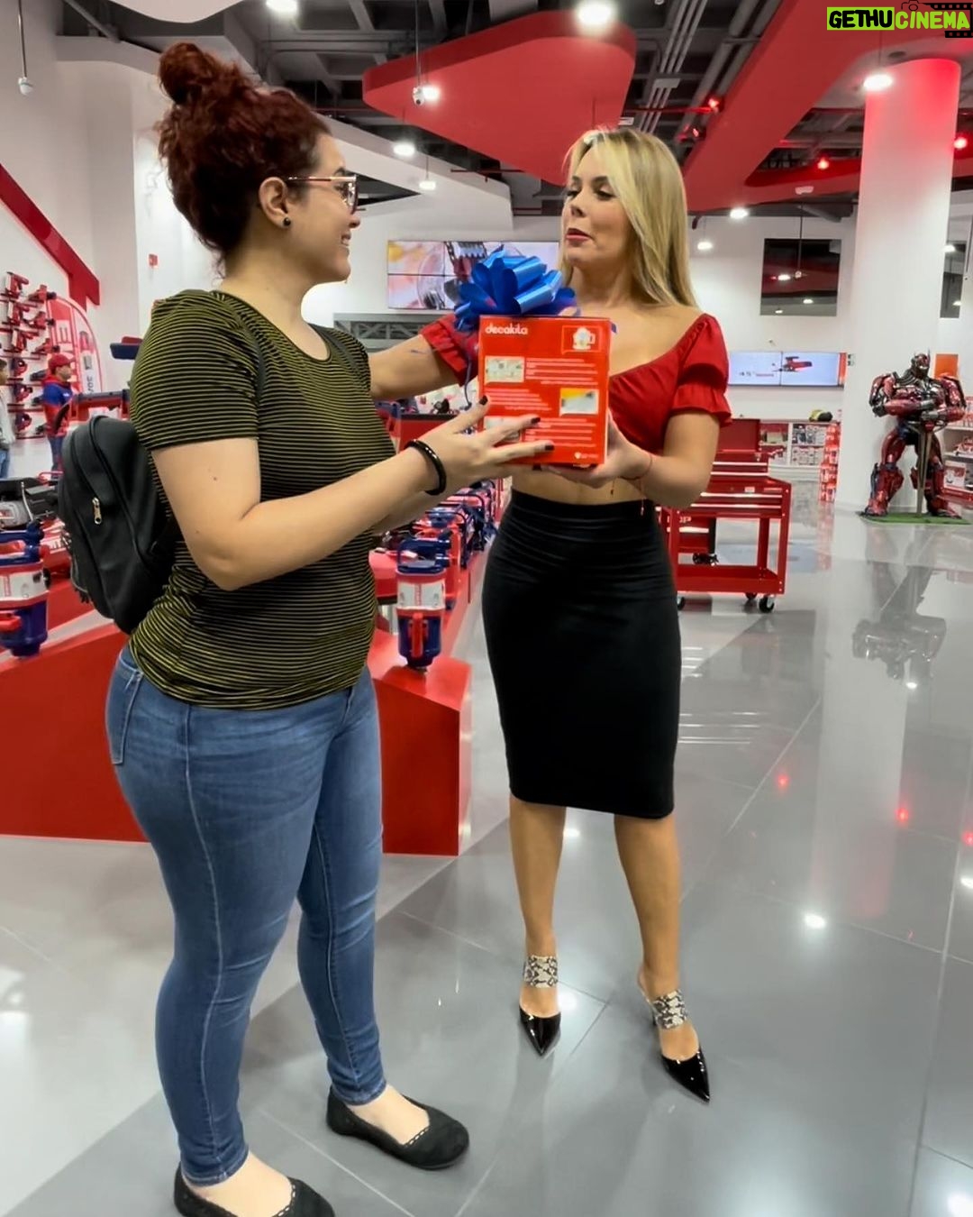 Roxana Díaz Instagram - Todo un éxito el reto de @emtopmegastore en el Centro Comercial La Candelaria... La verdad los precios que tiene @emtopmegastore no tiene competencia.... no no has visitado @emtopmegastore @emtopvalencia te invito conocerlo y disfrutar de sus inigualables precios🤩 viene Diciembre aprobechaaaa... . #preciossincompetencia #calidad #reto