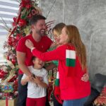 Roxana Díaz Instagram - Existen seres únicos que te dan apoyo , amistad , comparten tus alergias y se conectan contigo de verdad , el amor que le tengo a esta familia es algo grande , hoy están nuevamente en la #ColoCuña2023 @soyroxanadiaz @carlosghaydon que felicidad para todo el equipo #ColoquialPitchure @riofotografiayvideo @fragmentadosfilms . Si algo verán mis #VenezolanosDelMundo en esta #colocuña2023 es el apoyo y hermandad , pues eso somos los Venezolanos Gracias Padre , Vallita y mis viejos que no se cansan de bendecir mis caminos #colocuña2023 #navidad #parranda #union #lacoloquialdevenezuela .. Pronto #colocuña2023 esperamos les guste todo lo que esta gente está grabando . .. 4 día de grabación Quien les gustaría ver en esta #colocuña2023 ? Los leo .. Yo voy a Continuar hasta que lo bueno sea mejor y lo mejor Excelente, con Pasión como lo aprendí de los grandes de la Televisión 📺 #DionnyLopez el mejor haciendo los mensajes de Navidad y #JoaquinRiviera