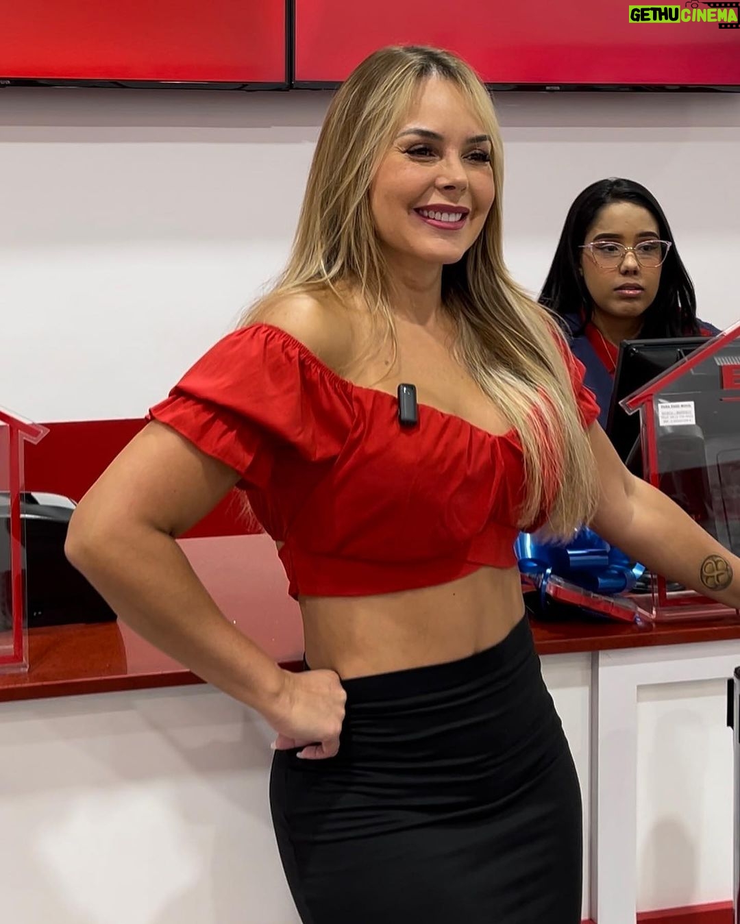 Roxana Díaz Instagram - Todo un éxito el reto de @emtopmegastore en el Centro Comercial La Candelaria... La verdad los precios que tiene @emtopmegastore no tiene competencia.... no no has visitado @emtopmegastore @emtopvalencia te invito conocerlo y disfrutar de sus inigualables precios🤩 viene Diciembre aprobechaaaa... . #preciossincompetencia #calidad #reto