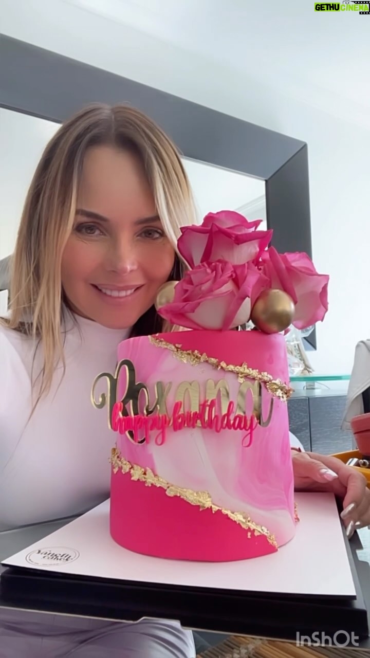 Roxana Díaz Instagram - Celebro la vida! Celebro mi cumpleaños a mi manera🥰🥰🥰🥰🥰 . Sople las velas con mis gatos y después subimos a Galipan, un lugar mágico, increíble, sin duda uno de mis lugares favoritos..... . Mi hermosa torta me la hizo @yaneth_cakes bellísima y deliciosa 😋 . @yaneth_cakes . #cumpleaños #love #gatos #felizcumpleaños #torta #pastel