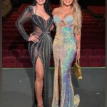 Roxana Díaz Instagram - "Mi Barby morena y mi Barby catira" así nos llamó nuestro querido @josesimonescalona hace 25 años cuando comenzamos este camino hermoso... Se dice fácil pero ha sido un camino de altos y bajos, pero vivido con ganas, con cariño, dedicación y disciplina... Ella @ortizscarlet ha sido en todo este camino una compañera extraordinaria y nuestra amistad a lo largo de esta vida ha trascendido en el tiempo intacta... gracias mi Scar .. te aplaudo, te felicito y te quiero mucho por tus logros... Espero tenerte otros 50 años más jejejejeje... . . . Aprovecho para decirles que el vestido que tenía en la Premiere de #dramáticas ea de mi querido @drluissifont . . Fotografía @blankcreativo #dramáticas #serie #amistad #actriz #love #carrera #novelas #freinds Caracas, Distrito Capital, Venezuela