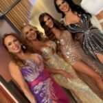 Roxana Díaz Instagram - ¿Que les pareció el primer capítulo de DRAMÁTICAS? 🎬📺🎭 Lo que sí les digo… es que lo hicimos con mucho amor y humor para uds.. 🎬🫶 Y es que así somos las mujeres venezolanas, Glamorosas, carismáticas, divertidas y… ¡Muy Dramáticas! 🎭 🤭🤣 Mi vestido: @juliomoram @hispanomedio @danielferrerc @manuelfraizgrijalba ¡Los leemos! 👇