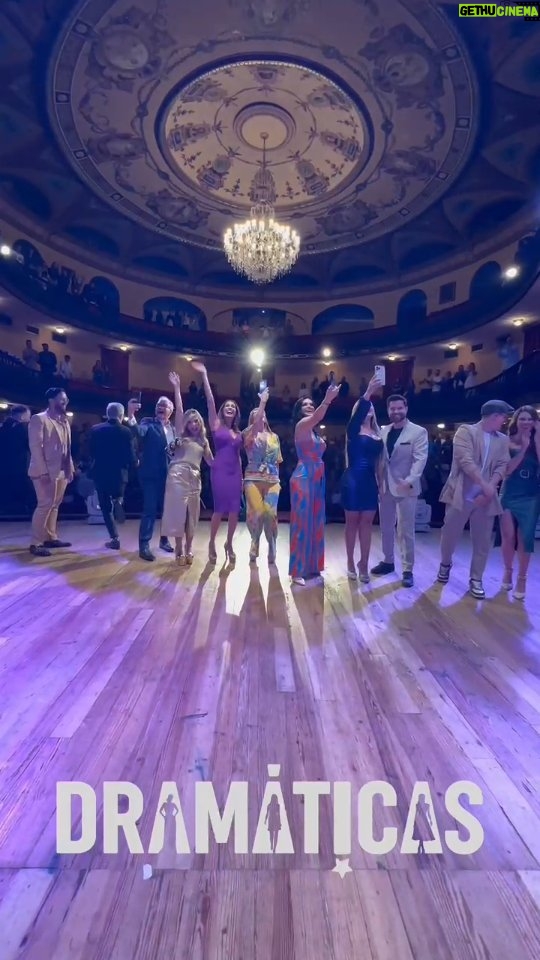Roxana Díaz Instagram - Gracias Valencia por una noche extraordinaria. Gracias por reír de principio a fin con este primer episodio de #Dramáticas