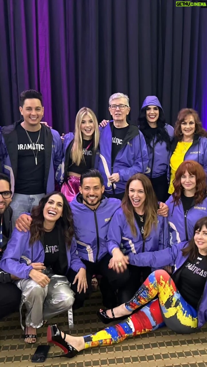 Roxana Díaz Instagram - Hoy a las 7 pm @portadas un programa especial, estaremos todo el elenco de #dramaticas contándoles nuestras anécdotas durante la grabaciones A solo horas de nuestro estreno 😊👏🏻⭐️❤️ @hispanomedio @danielferrerc @manuelfraizgrijalba