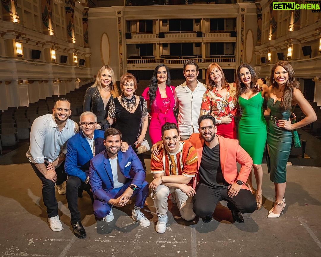 Roxana Díaz Instagram - Gira de medios "DRAMÁTICAS" Nos despedimos de Maracaibo @teatrobaralt ahora rumbo a Valencia, en el @teatrobaralt los esperamos si nos quieren acompañar a las 6pm @ortizscarlet @soyroxanadiaz @luisgeronimoabreu @hildaabrahamzoficial @soylupitaferrer @carlosghaydon @victordrija @soymariagabrielasilva @jordanmendozaoficial @danielferrerc @hispanomedio Fotografía @fonsecafotografia #dramaticas #mariantoduque