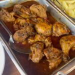 Roxana Díaz Instagram - Ayer fuimos a @restaurant_aurelia en hoyo de la puerta y pasamos una tarde lluviosa pero deliciosa en familia... La especialidad de @restaurant_aurelia es el conejo, el cordero y el pollo... les queda divino... comimos Chicharron, morcillas, queso y una empanada gallega. Del más allá .... . Bárbara y Derek cantaron y bailaron con el karaoke 🎤 🫶🫶🫶🫶🫶🫶🫶🫶🫶🫶 la pasamos increíble.... . @restaurant_aurelia es tradición de más de 50 años... Cuando puedas visítalos.... . #restaurant #tradicion #kareoke #conejo #cordero #pollo #cochino #family Hoyo De La Puerta, Miranda, Venezuela