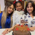Roxana Díaz Instagram - Te amo mami hermosa! Vida y salud para ti❤️❤️❤️❤️❤️❤️❤️ Gracias a @mis3_dvid por esta torta que estaba deliciosa, fresca y esponjosa 👏👏👏👏👏👏👏👏👏👏👏👏👏👏👏👏 MUY BUENAAAAAAAAA🤩🤩🤩🤩🤩🤩🤩 . Te amo mami FELIZ CUMPLEAÑOS @soymarjorieburgos74 🎁🎂🎉🎊🎈 . Caracas, D.F., Venezuela