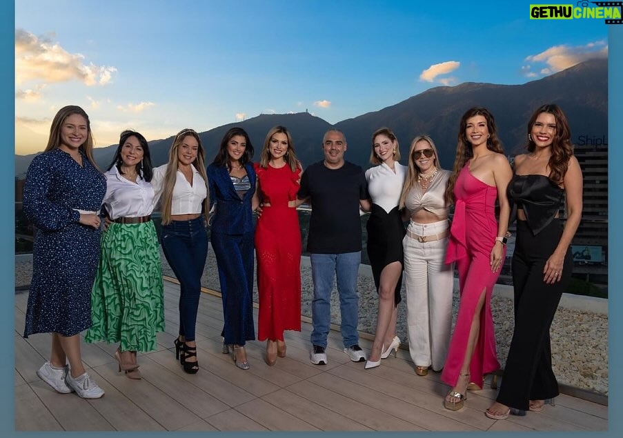 Roxana Dรญaz Instagram - Bonita tarde con gente hermosa๐๐๐๐๐ La pasamos lindo en @galeriaavanti . @scottlorena @yaserdaggavzla @andreina.castro @soyadrianapena @barbieabreu @galeriaavanti @genesisrivasoficial . #8demarzo #diaimternacionaldelamujer Galeria Avanti