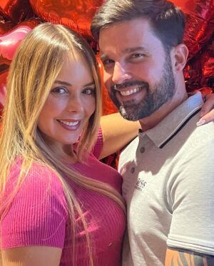 Roxana Díaz Instagram - Nuestro día de San Valentín en @cafehilda la decoración está muy linda y más tarde se va poner bueno jejejejejejejej.....
Siempre es un placer venir a compartir en @cafehilda 
Feliz día de San Valentín 💘 💘💘💘💘
.
.
Faltó Erik pero está en su terapia 🥰🥰🥰🥰🥰🥰🥰🥰🥰🥰🥰🥰🥰
#valentinday #diadeloaenamorados #love #amor