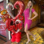 Roxana Díaz Instagram - Nuestro día de San Valentín en @cafehilda la decoración está muy linda y más tarde se va poner bueno jejejejejejejej..... Siempre es un placer venir a compartir en @cafehilda Feliz día de San Valentín 💘 💘💘💘💘 . . Faltó Erik pero está en su terapia 🥰🥰🥰🥰🥰🥰🥰🥰🥰🥰🥰🥰🥰 #valentinday #diadeloaenamorados #love #amor Bello Monte , Caracas