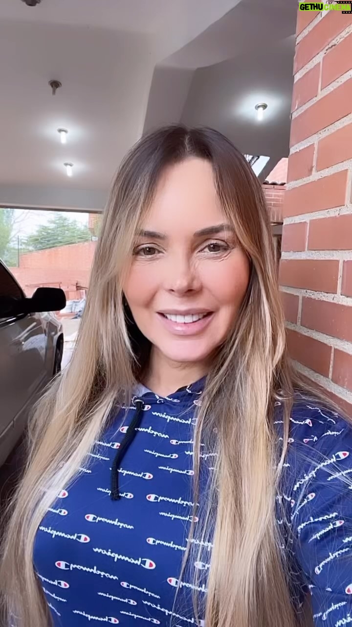 Roxana Díaz Instagram - Listo el mantenimiento de mis tableros eléctricos... si necesitan alguien que le trabaje la parte eléctrica @electricista_ginovoltio lo hace muy bien... . #electicidad #electricista #mantenimientodetableros