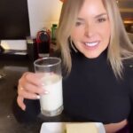 Roxana Díaz Instagram - Qué tal mi sándwich de pavo y queso amarillo fresquito recién traído de mis amigos de @pollocarne_express.ca ???? La verdad se ve riquísimo.... pues si quedó riquísimo ☺️ Todas las semanas recibo mi pedido de charcutería y proteína en la puerta de mi casa y siempre fresca... . Hoy cené mi súper sándwich, si se animan y lo hacen avísenme que tal.... . @pollocarne_express.ca . #pollo #carne #charcutaria #frescura #delivery