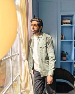 Rrahul Sudhir Instagram - NaAlSi2O6

Stylist - @mehandi7_ 
HMUA - @srksharukhkhan 
PC - @srksharukhkhan 
Assistant Stylist - @_sejalll18___ 

#rrahulsudhir #ootd #potrait #fyp #explore #photooftheday #fashion #moss