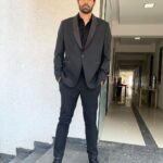 Rrahul Sudhir Instagram - To post the laziest stuff I can possibly get my hands is one true exercise on self sabotage… #rrahulsudhir #painkiller PS - Khud ko sambhaale rakhiye… Mujhko sambhaalne dijiye… Hosh main apne kho doon… Itna pyaar na dijiye…