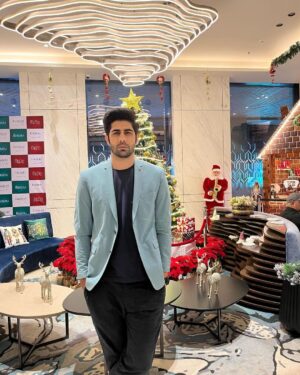 Rrahul Sudhir Instagram - Thankyou @fairfieldbymarriottmumbai for inviting me to the #christmas celebrations. Wishing everyone a Merry Christmas in advance.

@k2mediarelation 

#rrahulsudhir #fairfieldbymarriott #merrychristmas #jinglealltheway