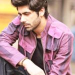 Rrahul Sudhir Instagram - थोड़ी देर ज़रा-सा और वहीं रुकतीं तो... सूरज झांक के देख रहा था खिड़की से  एक किरण झुमके पर आकर बैठी थी, और रुख़सार को चूमने वाली थी कि तुम मुंह मोड़कर चल दीं और बेचारी किरण फ़र्श पर गिरके चूर हुईं थोड़ी देर, ज़रा सा और वहीं रूकतीं तो...  Shot By - @amitkhannaphotography HMUA - @makeupbynayan Stylist - @mehandi7_ #rrahulsudhir #fashion Mumbai, Maharashtra