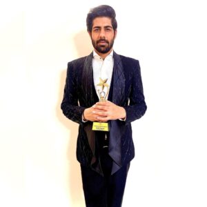 Rrahul Sudhir Instagram - Just Another Day Because I Am The Most Popular Actor ♥️

Lovely meeting you @wardakhannadiadwala 
Our reel is still due for over a year now 🤷🏻‍♂️🥂

Styled By - @stylingbyvictor 

@nidarshana_gowani
@kamala.gowani.trust
@piyushjaiiswaal

#TrendsetterAwards
#khadiology #rrahulsudhir