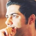 Rrahul Sudhir Instagram - मुझे तुम्हारी जुदाई का कोई रंज नहीं… मिरे ख़याल की दुनिया में मेरे पास हो तुम… ये तुम ने ठीक कहा है तुम्हें मिला न करूँ… मगर मुझे ये बता दो कि क्यूँ उदास हो तुम… ख़फ़ा न होना मिरी जुरअत-ए-तख़ातुब पर… तुम्हें ख़बर है मिरी ज़िंदगी की आस हो तुम… मेरा तो कुछ भी नहीं है मैं रो के जी लूँगा… मगर ख़ुदा के लिए तुम असीर-ए-ग़म न रहो… हुआ ही क्या जो ज़माने ने तुम को छीन लिया… यहाँ पे कौन हुआ है किसी का सोचो तो… मुझे क़सम है मेरी दुख-भरी जवानी की… मैं ख़ुश हूँ मेरी मोहब्बत के फूल ठुकरा दो… मैं अपनी रूह की हर इक ख़ुशी मिटा लूँगा… मगर तुम्हारी मसर्रत मिटा नहीं सकता… मैं ख़ुद को मौत के हाथों में सौंप सकता हूँ… मगर ये बार-ए-मसाइब उठा नहीं सकता…. . . . . ~ Sahir Ludhianvi . . . PC - @julie.shrivastav.9 Hair Stylist - @julie.shrivastav.9 MUA - @maheshgiremakeupartist #firstfeaturefilm