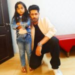 Rrahul Sudhir Instagram - Had A Fan-Boy Moment When The Best Actor @maahi_bhadra_15 In Her Age Category Showed Up In My Room Asking Me For A Picture….She Also Told Me To Ask My Followers To Follow Her Too…Also She Posed Like A Dove…. Please Follow Her ♥️🥂 @dabangiiofficial #yugsisodia #dabangii #og #rrahulsudhir Who looks the cutest???