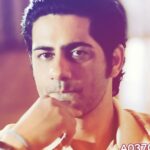 Rrahul Sudhir Instagram - मुझे तुम्हारी जुदाई का कोई रंज नहीं… मिरे ख़याल की दुनिया में मेरे पास हो तुम… ये तुम ने ठीक कहा है तुम्हें मिला न करूँ… मगर मुझे ये बता दो कि क्यूँ उदास हो तुम… ख़फ़ा न होना मिरी जुरअत-ए-तख़ातुब पर… तुम्हें ख़बर है मिरी ज़िंदगी की आस हो तुम… मेरा तो कुछ भी नहीं है मैं रो के जी लूँगा… मगर ख़ुदा के लिए तुम असीर-ए-ग़म न रहो… हुआ ही क्या जो ज़माने ने तुम को छीन लिया… यहाँ पे कौन हुआ है किसी का सोचो तो… मुझे क़सम है मेरी दुख-भरी जवानी की… मैं ख़ुश हूँ मेरी मोहब्बत के फूल ठुकरा दो… मैं अपनी रूह की हर इक ख़ुशी मिटा लूँगा… मगर तुम्हारी मसर्रत मिटा नहीं सकता… मैं ख़ुद को मौत के हाथों में सौंप सकता हूँ… मगर ये बार-ए-मसाइब उठा नहीं सकता…. . . . . ~ Sahir Ludhianvi . . . PC - @julie.shrivastav.9 Hair Stylist - @julie.shrivastav.9 MUA - @maheshgiremakeupartist #firstfeaturefilm