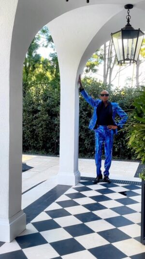 RuPaul Instagram - On my way to snatch a trophy. #HustleThatCat