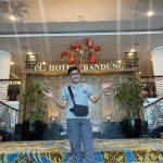 Ruben Onsu Instagram - Rekomendasi buat kalian yang pengen staycation di Kota Bandung, dengan lokasi strategis, deket dengan pusat kota, banyak tempat kuliner & yang pasti nyaman banget! Setiap ke Bandung aku gak pernah absen buat nginep disini, @elhotelbandung @elhotelgrup.. Fasilitas lengkap & yang pasti pelayanannya sudah paling terbaik ❤️ Catat alamatnya ya : Jl. Merdeka no. 2, Braga. Kota Bandung