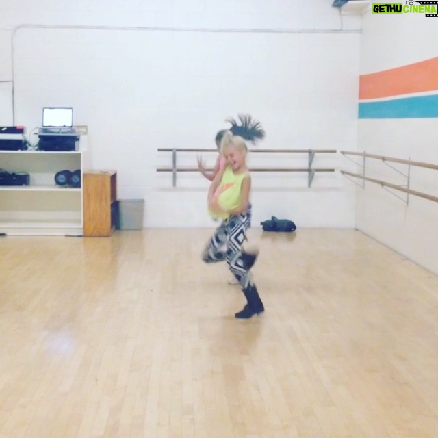 Ruby Rose Turner Instagram - #tbt @briandrakemusic class💥💥💥#hiphop #lovetodance #danceclass #dancer 💯✔️