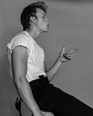 Rudy Pankow Instagram - Krrrrshk… ladies and gentlemen this is your passenger speaking, @boysbygirls just dropped this, if you have eyes on them would you just let them know we found it, thank very much.
——————
📸 @theglasscamera 
👔 @derek_beckman 
💄 @jvbartistryx 
✏️ @hildakosunen
