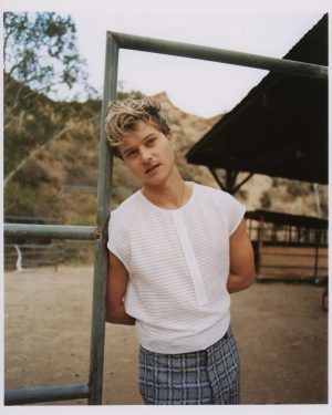 Rudy Pankow Instagram - Sneakidipeak🫣

@behindtheblinds
Rudy is wearing Emporio Armani @emporioarmani  He was photographed by @emiliastaugaard and styled by @carolinaorrico  & in conversation with @gabylolos  _ Photography by Emilia Staugaard @emiliastaugaard  Fashion by Caroline Orrico @carolinaorrico  EIC Michael Marson @badmickey Casting by Imagemachine Cs @imagemachine_cs  Grooming by Candice Birns @hairbycandicebirns at Statement Artists