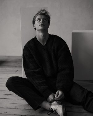 Rudy Pankow Instagram - Swipe to see the stages of what happens to me after downing Taco Bell as fast as I can… 

THANK YOU @kevinsinclairphoto 📸
was such a great workin with you!

And thank you…
💇🏼‍♂️ @agatahelena 
👔 @alexandra_deangelis 
for making me look cool!