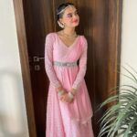 Ruhanika Dhawan Instagram - Spirit is a child, the tune of dancing feet its lullaby. Audience of angels descend in the ambiance reciting praises in your glory, when you wear your dance shoes, when you arrive at the stage and with every step you take beneath your feet heaven moves. That is the power of dance. #myfirstkathakperformance #kathakshow #fyp Hair and makeup @darshibaid Costume designed and styled @mansha_dhawan Jewellery borrowed from my friend Anaisha ❤️ Mayor's Hall, Andheri West