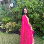 Ruhanika Dhawan Instagram - Happy Republic Day! May the vibrant threads of our diverse cultures weave a tapestry of unity stronger than ever. Jai Hind 🇮🇳