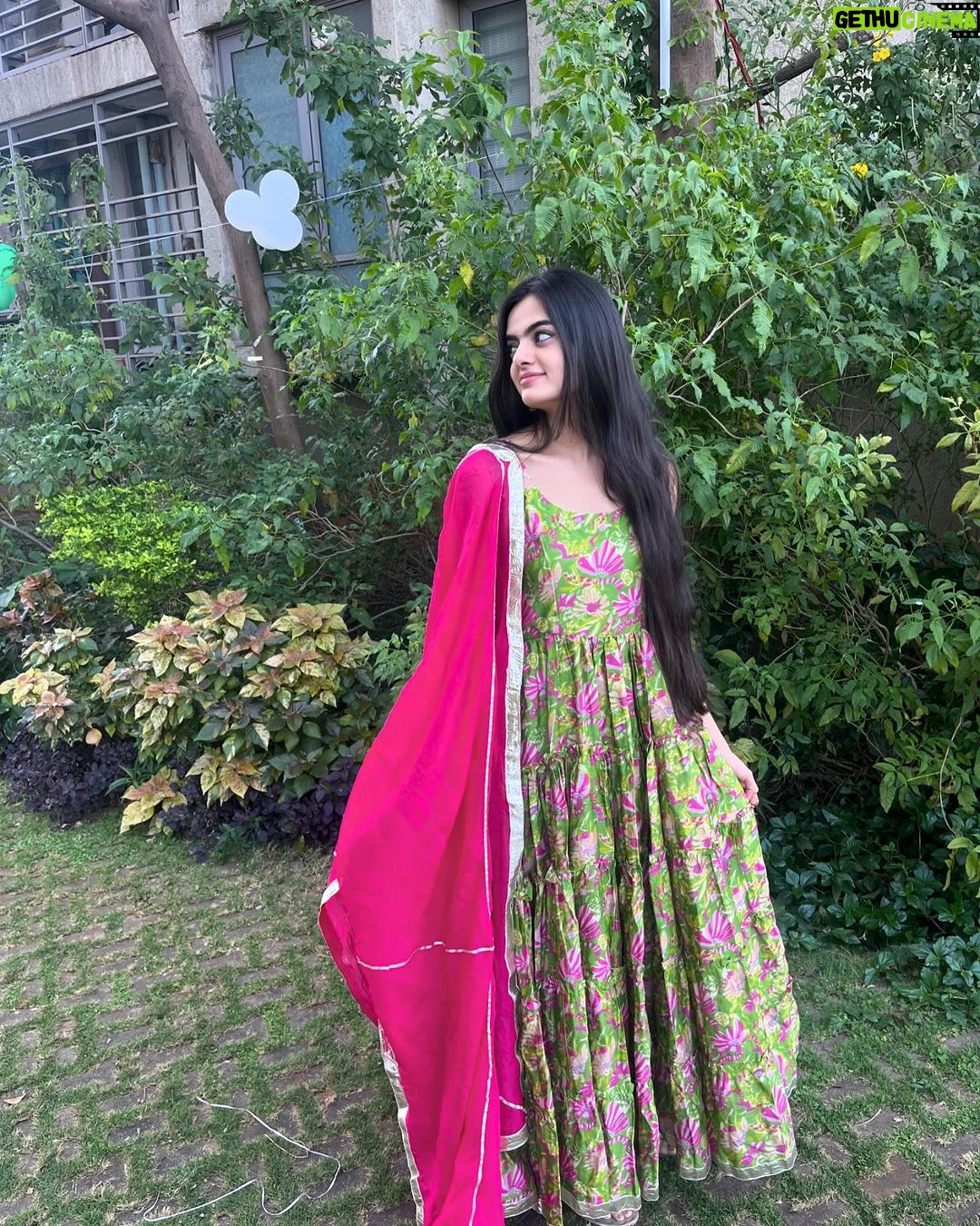 Ruhanika Dhawan Instagram - Happy Republic Day! May the vibrant threads of our diverse cultures weave a tapestry of unity stronger than ever. Jai Hind 🇮🇳