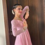 Ruhanika Dhawan Instagram - Spirit is a child, the tune of dancing feet its lullaby. Audience of angels descend in the ambiance reciting praises in your glory, when you wear your dance shoes, when you arrive at the stage and with every step you take beneath your feet heaven moves. That is the power of dance. #myfirstkathakperformance #kathakshow #fyp Hair and makeup @darshibaid Costume designed and styled @mansha_dhawan Jewellery borrowed from my friend Anaisha ❤️ Mayor's Hall, Andheri West
