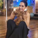 Ruhi Chaturvedi Instagram - Kachori, Imli, Chutney, Bhooli, Tumtum aur Main ❤️. Meray New Friends. 🐕🐩🦮🐕‍🦺🐶 . . A evening in HEAVEN at @ohhmydogcafepefe. Go with your pet or all by yourself. These loving babies are gonna LOVE you ENTERTAIN you or will just use you as their sleeping bag.... And you would have best time of your Life. . . . Don't miss the last slide 💕. I never wanted to go home . . #ohhmydog #dogsaremytherapy #lovelovelove
