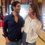Ruhi Singh Instagram - Some really fun moments from last night’s premiere of #lovestoriyaanatmami What a beautiful compilation of real love stories by @karanjohar @somenmishra @dharmamovies @dharmaticent brilliant! Lots of love for my dear friend and ofcourse the finest director Hardik cheering for you always!! It was a beautiful evening with fellow actors and some very admirable legends whose work I immensely respect and appreciate 🤍 #mami #lovestoriyaan @mumbaifilmfestival @serialclicker811