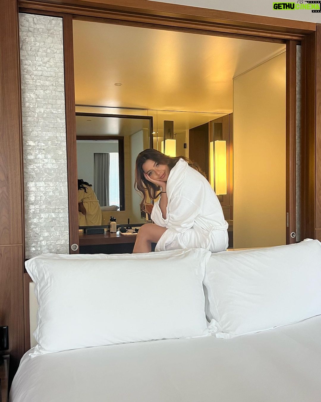 Ruhi Singh Instagram - Thinking about my absolutely remarkable time at the @langhamnyc and if I should go back to New York for my upcoming girls trip with my mom. New York, Turkey/Greece, or Japan? Help me choose! Also- last slide is the real non aesthetic morning state of mind 😂