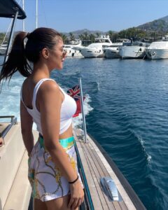 Ruhi Singh Instagram - Happiness is this 🌊