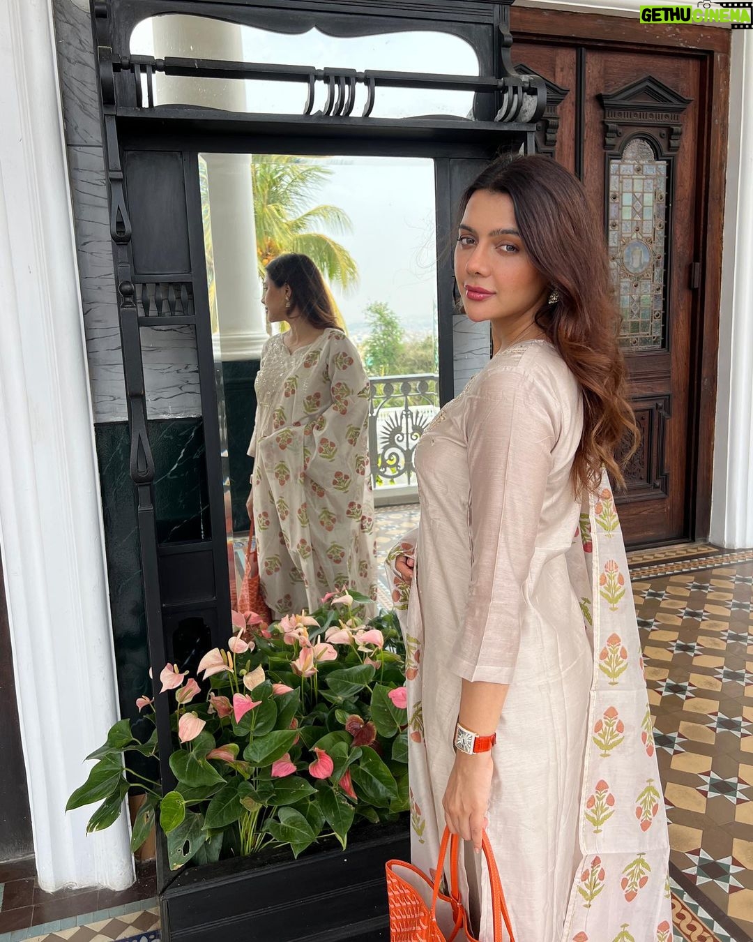 Ruhi Singh Instagram - Happy holi doston 🙏 Taj Falaknuma Palace