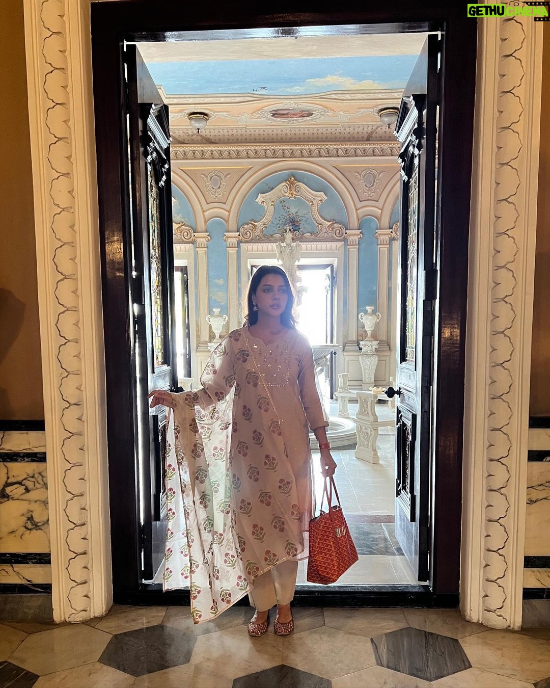 Ruhi Singh Instagram - Happy holi doston 🙏 Taj Falaknuma Palace
