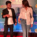 Ruhi Singh Instagram - Some really fun moments from last night’s premiere of #lovestoriyaanatmami What a beautiful compilation of real love stories by @karanjohar @somenmishra @dharmamovies @dharmaticent brilliant! Lots of love for my dear friend and ofcourse the finest director Hardik cheering for you always!! It was a beautiful evening with fellow actors and some very admirable legends whose work I immensely respect and appreciate 🤍 #mami #lovestoriyaan @mumbaifilmfestival @serialclicker811