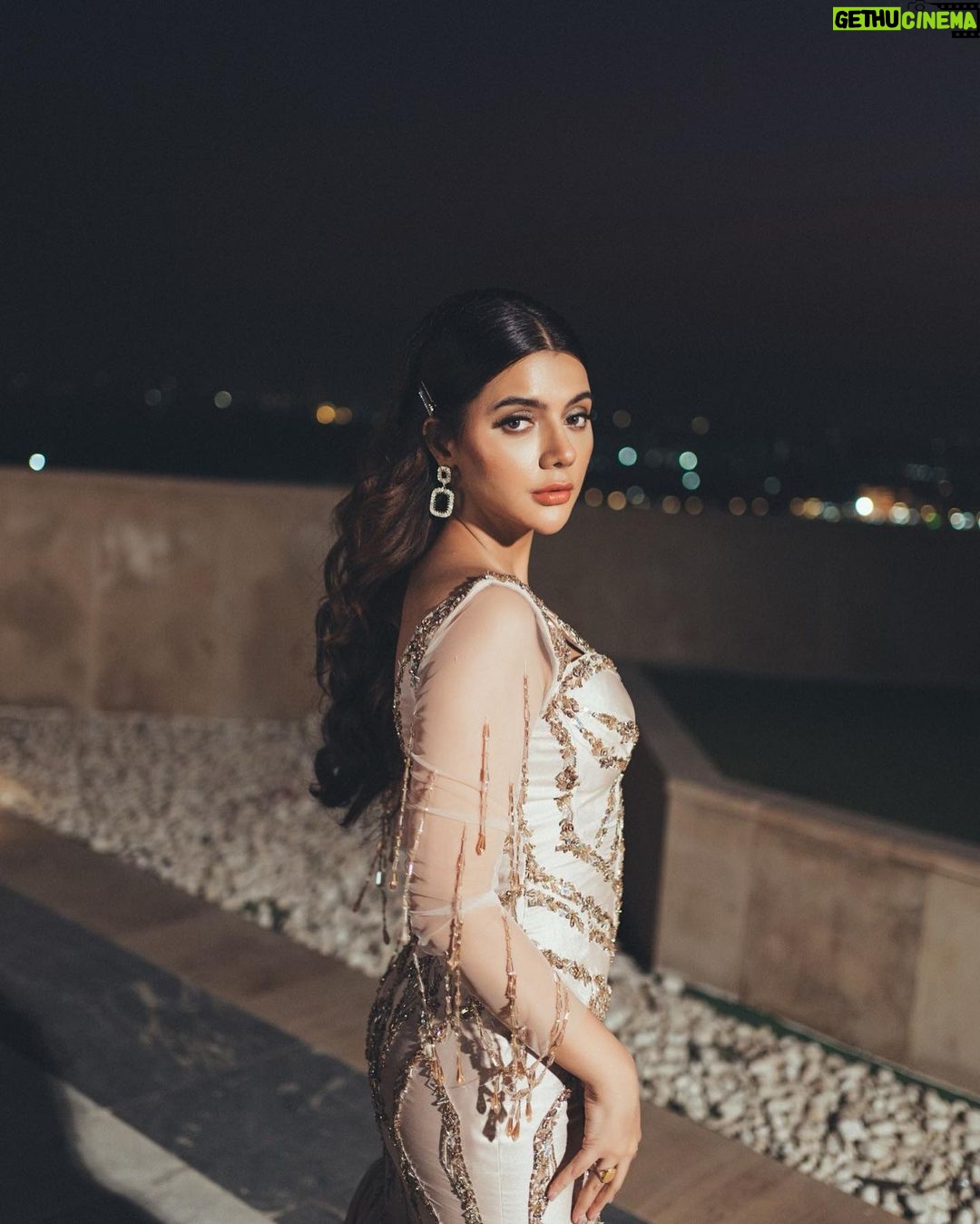 Ruhi Singh Instagram - Photography @vishpijwala Asst @neel_visual Outfit @niveditasaboocouture Hmua team @internationalbeautyschool @bhakti.sapkeofficial @adorn_nimishapahuja @jui.spake @timestalent #filmfare #hyundaifilmfareawards2024 #gujarattourism