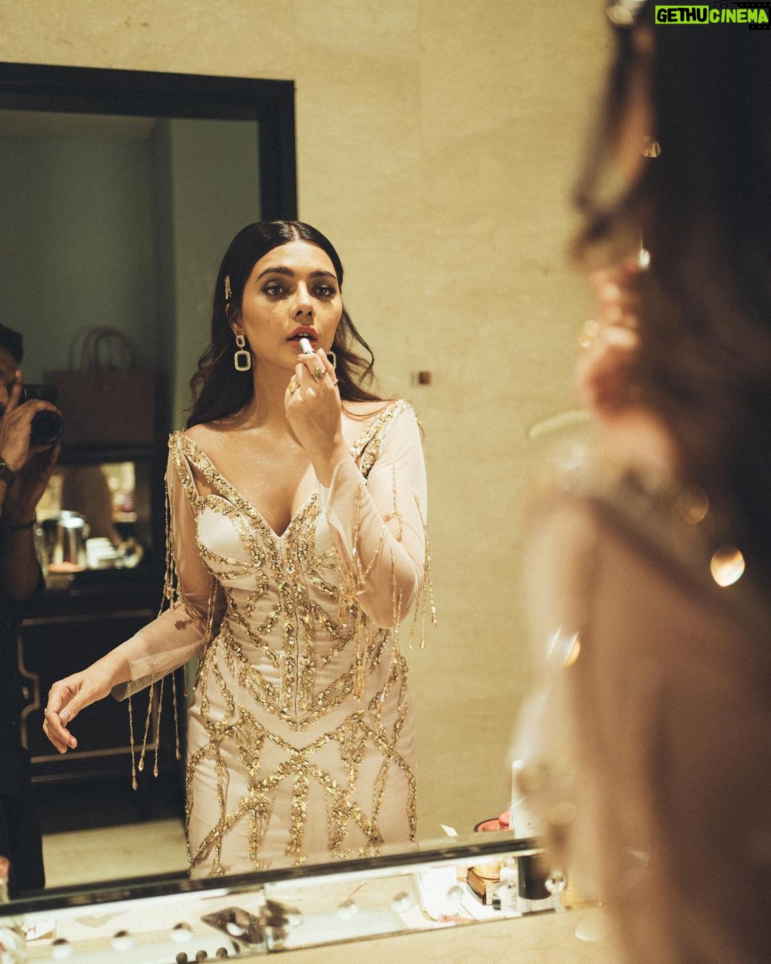Ruhi Singh Instagram - Photography @vishpijwala Asst @neel_visual Outfit @niveditasaboocouture Hmua team @internationalbeautyschool @bhakti.sapkeofficial @adorn_nimishapahuja @jui.spake @timestalent #filmfare #hyundaifilmfareawards2024 #gujarattourism