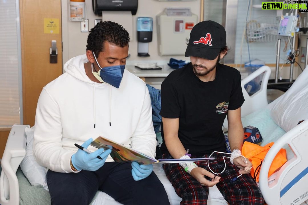 Russell Wilson Instagram - Joy 💛 @ChildrensColo @WhyNotYouFdn