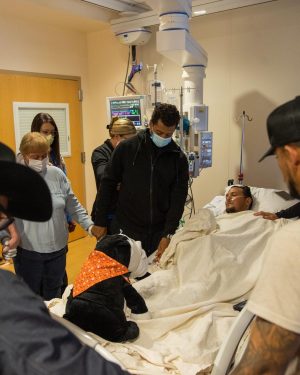 Russell Wilson Instagram - The Power of Prayer & Belief! Keep Fighting! 🧡💙 @WhyNotYouFdn @CenturaHealth