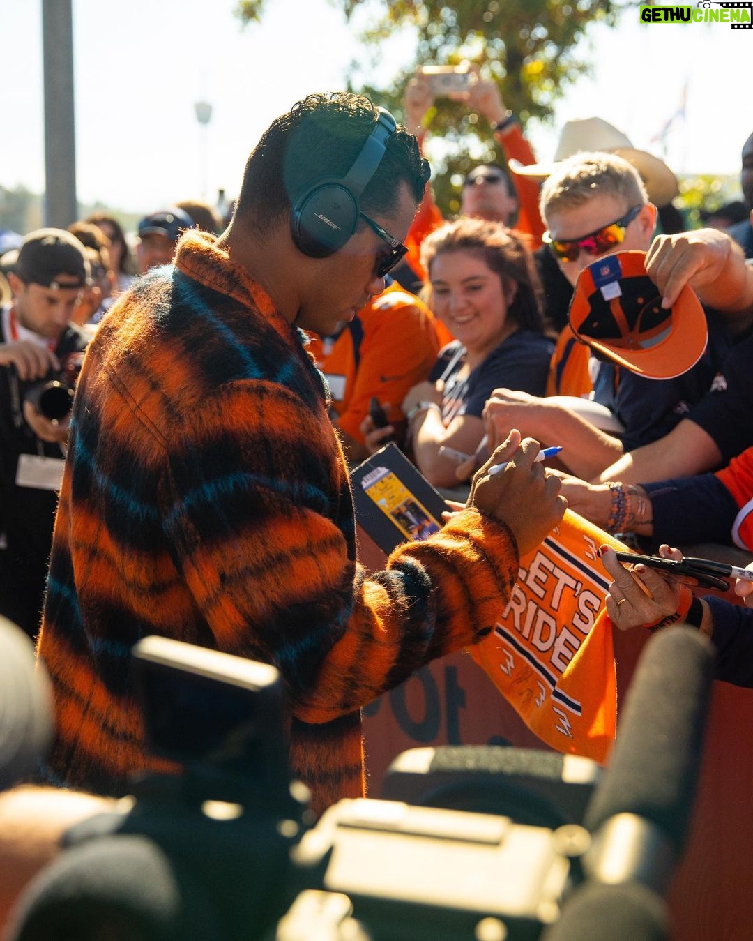 Russell Wilson Instagram - 🔒🔒🔒 Empower Field at Mile High