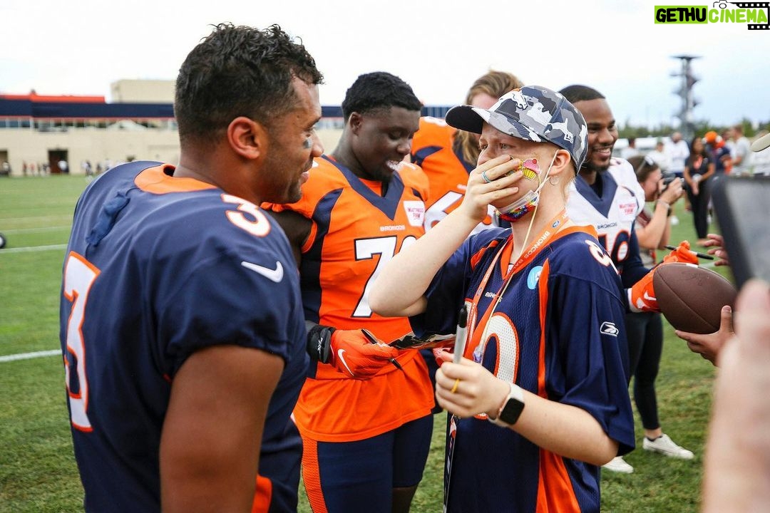 Russell Wilson Instagram - Special Group. Special Day ๐งก๐ @ChildrensColo @Broncos @WhyNotYouFdn Denver Broncos