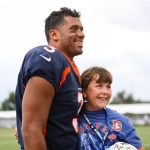 Russell Wilson Instagram - Special Group. Special Day 🧡💙 @ChildrensColo @Broncos @WhyNotYouFdn Denver Broncos