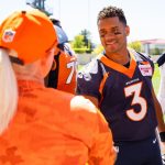Russell Wilson Instagram - What an amazing time with the servicemen and women who made it to practice. So inspiring! Thank you to all who serve 🙏🏾