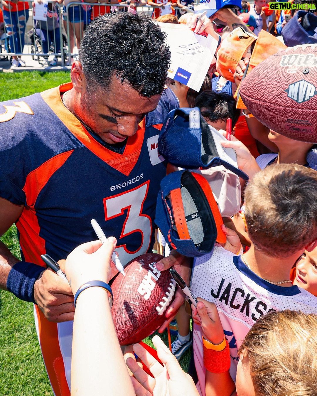 Russell Wilson Instagram - All love #BroncosCountry 🧡💙. See y’all 9/10! Go Broncos!!